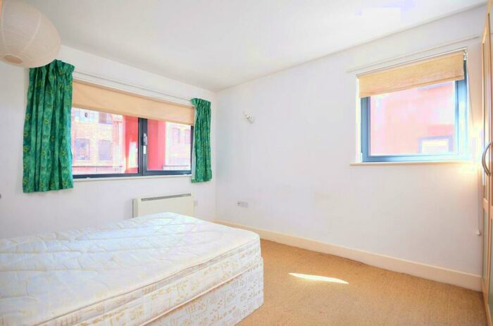 1 Bedroom Flat To Rent In Cable Street, Limehouse, London, E1W