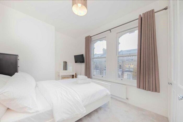 2 Bedroom Flat To Rent In Edith Road, London, W14