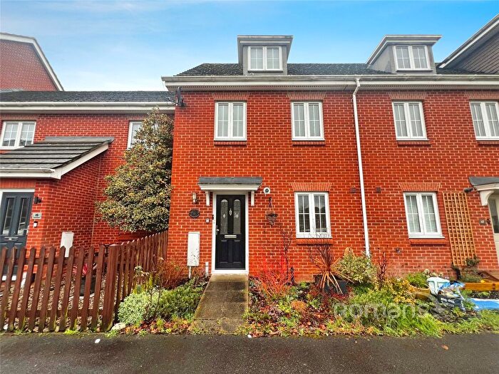 3 Bedroom Terraced House For Sale In Vixen Drive, Aldershot, Hampshire, GU12