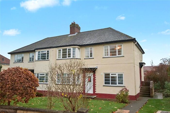 2 Bedroom Apartment For Sale In Redesdale Gardens, Leeds, West Yorkshire, LS16