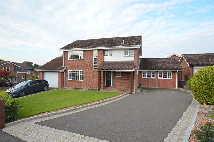 4 Bedroom Detached House To Rent In Geralds Grove, Banstead, SM7