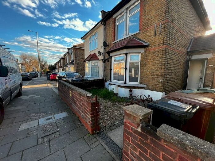 3 Bedroom End Of Terrace House To Rent In Hale End Road, London, E17
