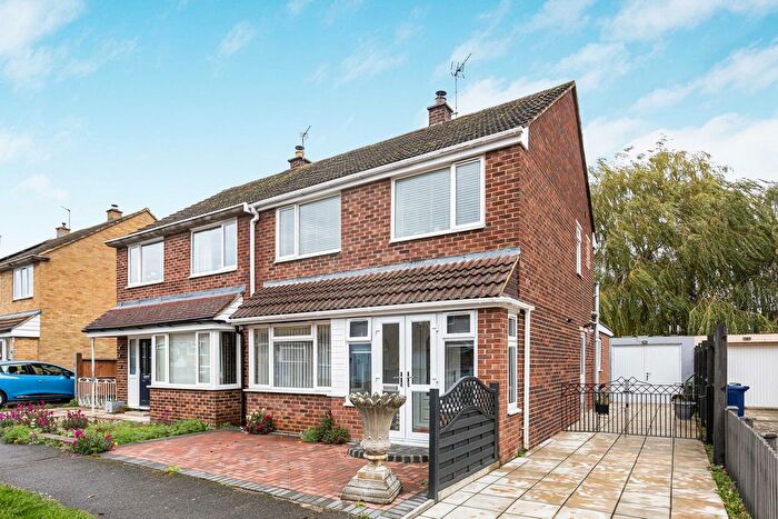 3 Bedroom Semi Detached House For Sale In Barry Avenue, Bicester, OX26