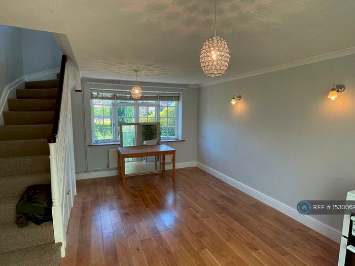 1 Bedroom Semi-Detached House To Rent In Annexe Malthouse Road, Crawley, RH10