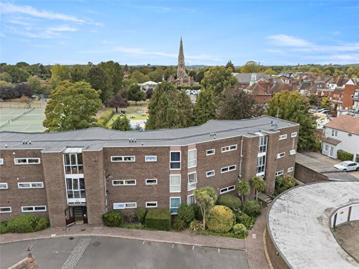 2 Bedroom Flat For Sale In Parkside Court, Weybridge, KT13