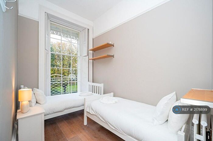 2 Bedroom Flat To Rent In Caledonia Place, Bristol, BS8