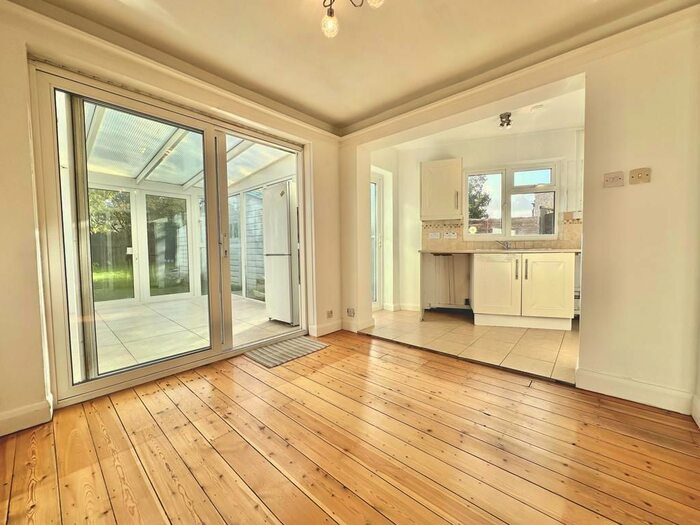 5 Bedroom Semi-Detached House To Rent In Danetree Road, West Ewell, Epsom, KT19