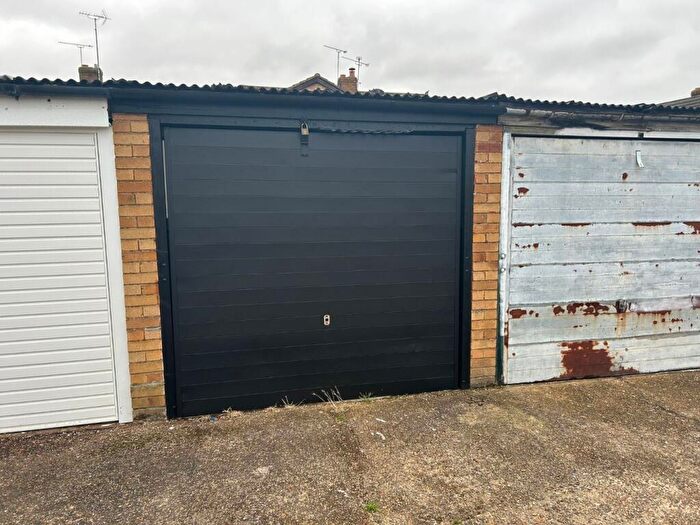 Garage / Parking To Rent In Benfleet, Essex, SS7