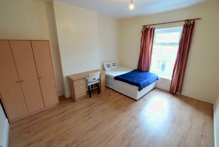 4 Bedroom Terraced House To Rent In Stafford Road, Sheffield, S2