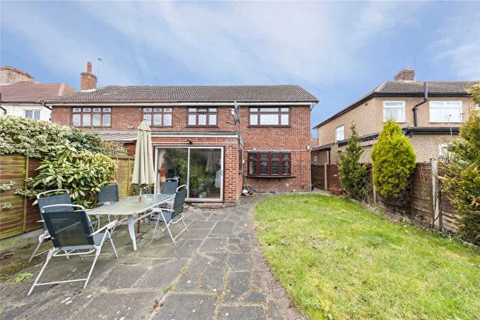 4 Bedroom Semi Detached House To Rent In Rosedale Road, Romford, Rm8