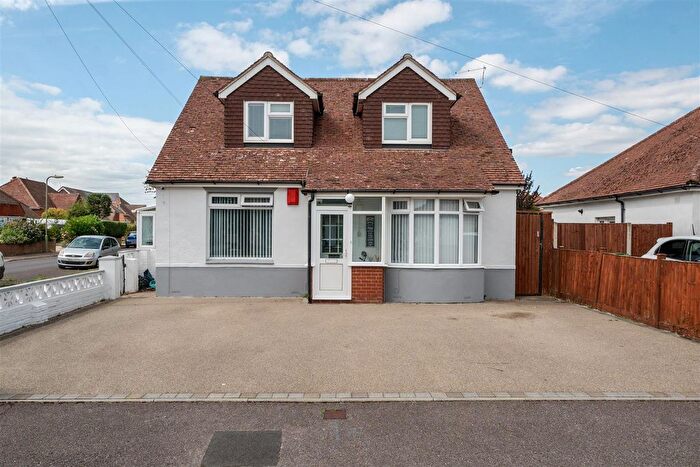 5 Bedroom Detached House For Sale In Sandport Grove, Portchester, PO16