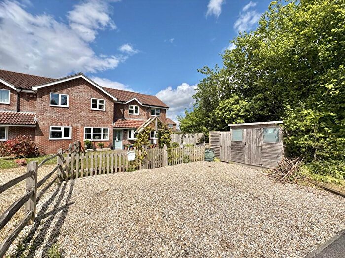 4 Bedroom Semi-Detached House To Rent In Willow Road, Liss, Hampshire, GU33