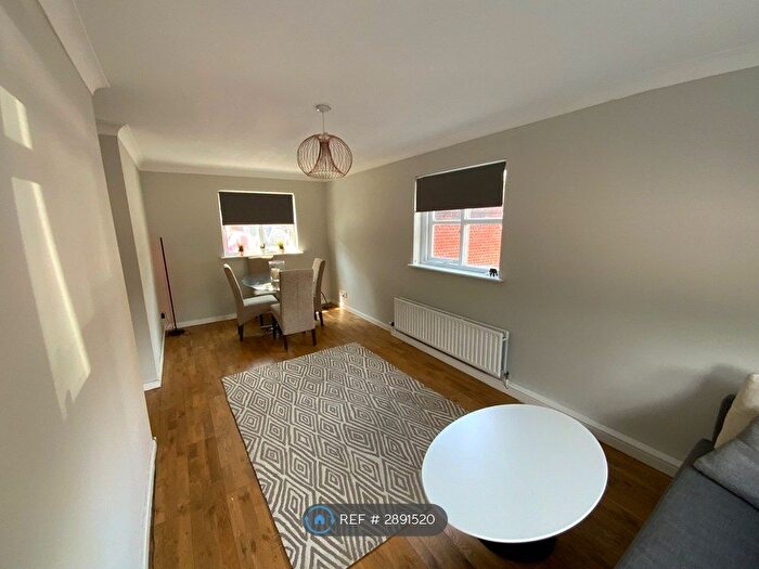 2 Bedroom Flat To Rent In Stratford, London, E15