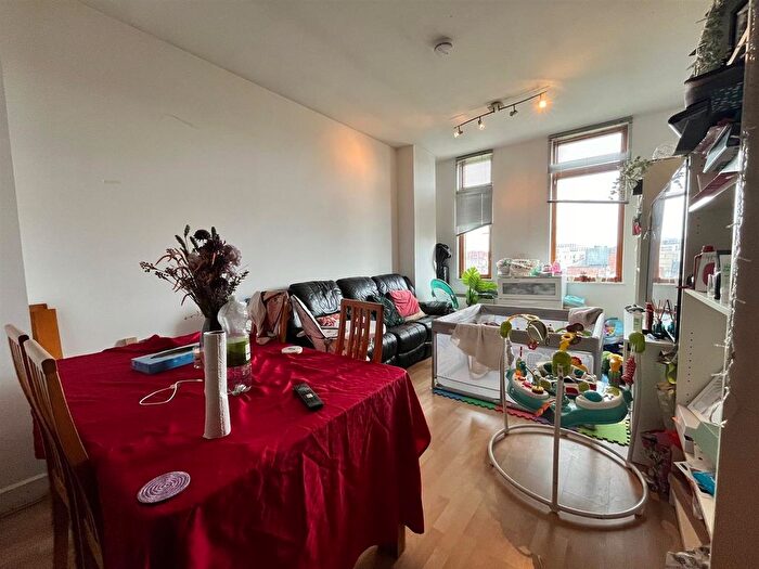 2 Bedroom Flat To Rent In Chatsworth House, Lever Street, Manchester, M1