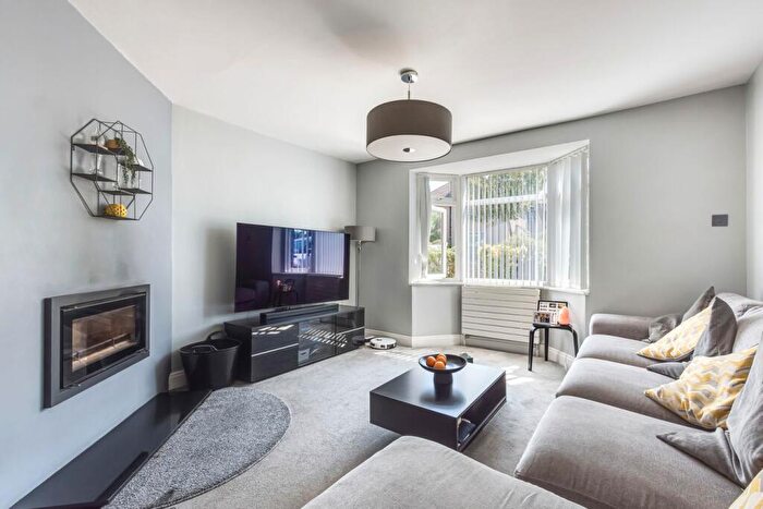 4 Bedroom Semi-Detached House For Sale In Bedens Road, Sidcup, DA14