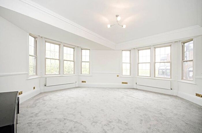 6 Bedroom Apartment To Rent In Park Road, London, NW8