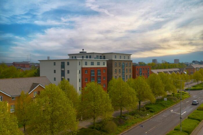 2 Bedroom Flat For Sale In The Granary, Cardiff Bay, CF10