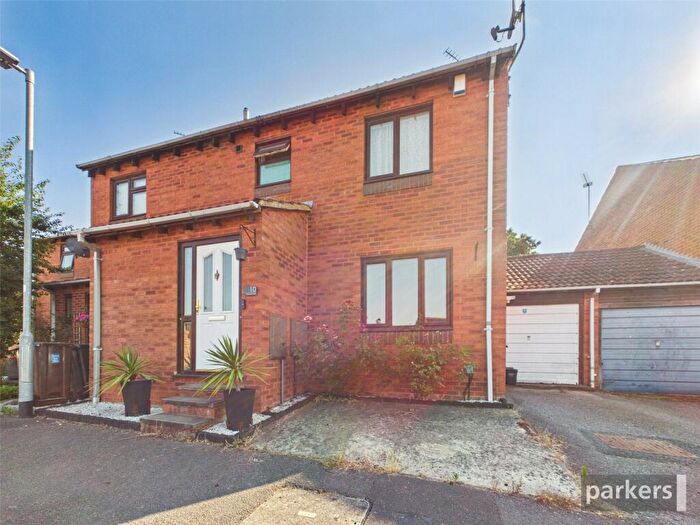 3 Bedroom End Of Terrace House For Sale In Mawbray Close, Lower Earley, Reading, Berkshire, RG6
