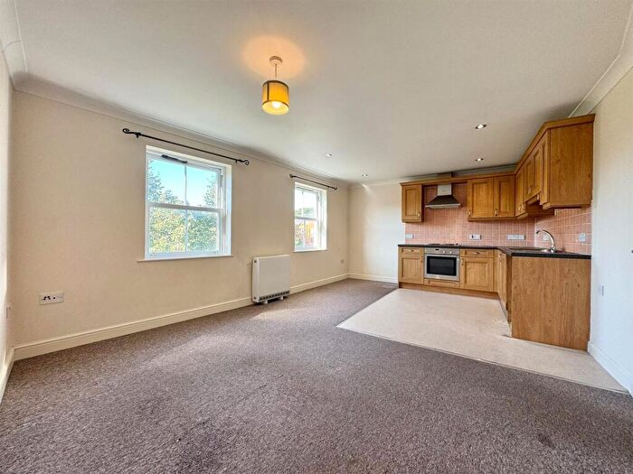 2 Bedroom Flat For Sale In Tiverton, EX16