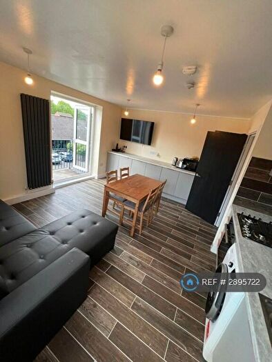 4 Bedroom Maisonette To Rent In Holford House, London, SE16