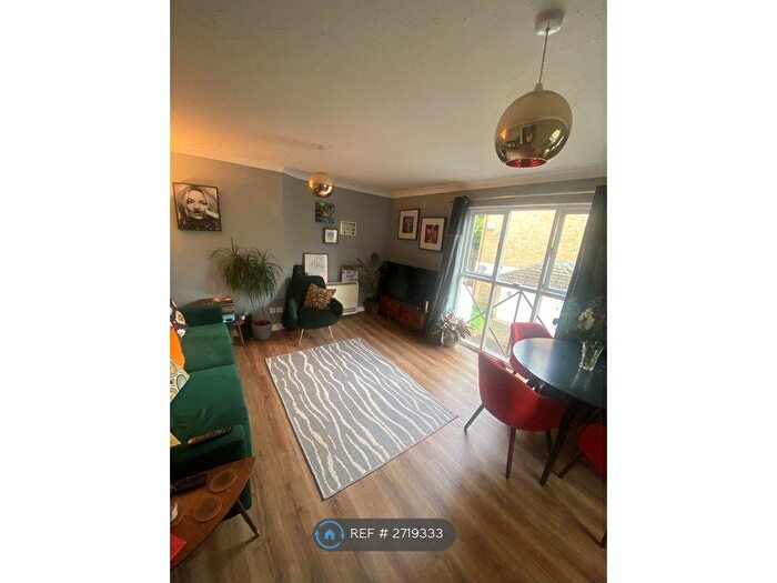 1 Bedroom Flat To Rent In Water Lane, London, SE14