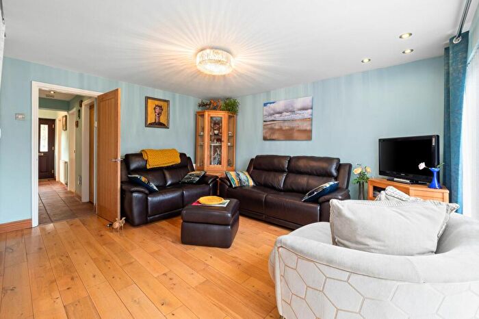 4 Bedroom Detached House For Sale In The Avenue, Bishopton, CV37