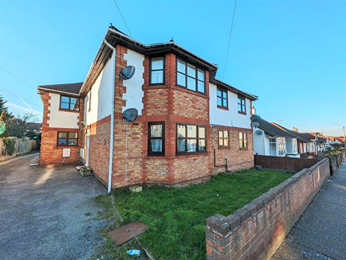 2 Bedroom Flat To Rent In Nelson Road, Leigh On Sea, SS9