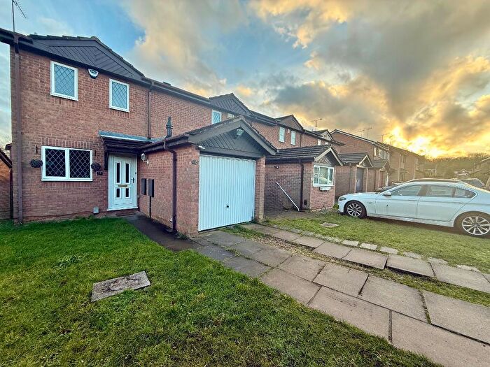 2 Bedroom End Of Terrace House For Sale In Mees Close, Barton Hills, Luton, Bedfordshire, LU3