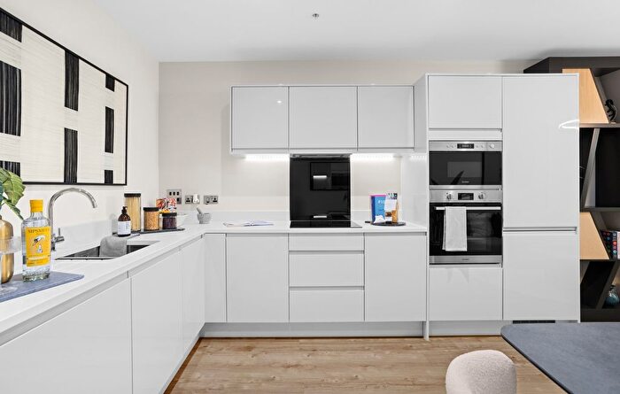 3 Bedroom Flat For Sale In "The Oxbow" At High Streee, Brentford, TW8