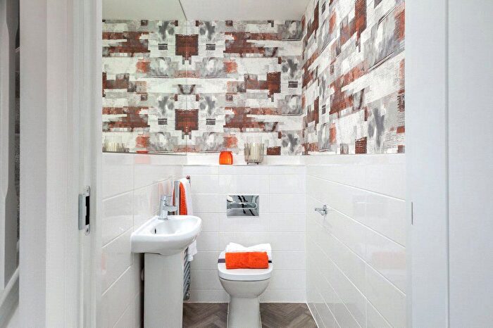 4 Bedroom Detached House For Sale In Lucas Gardens, Shirley, Solihull, West Midlands, B90
