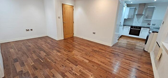 2 Bedroom Flat To Rent In Royle Green Road, Manchester, M22