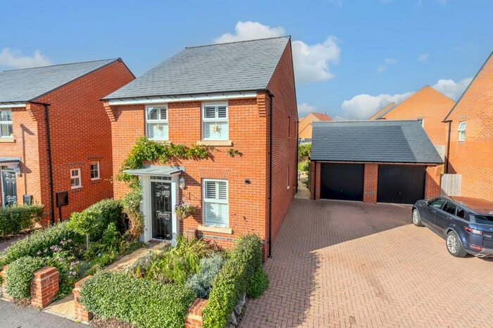 3 Bedroom Detached House For Sale In Shelby Drive, Westhampnett, Chichester, PO18