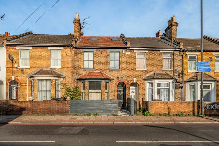 2 Bedroom Flat To Rent In Kenworthy Road, Hackney, London, E9