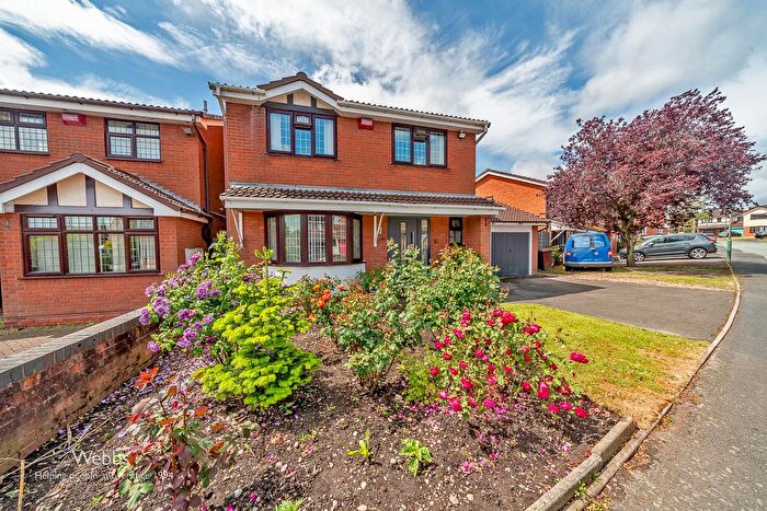 4 Bedroom Detached House For Sale In Meadowlands Drive, Shelfield, Walsall, WS4
