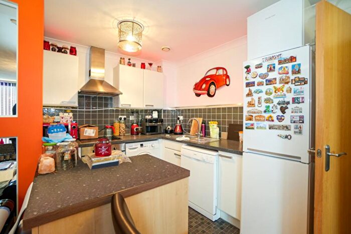 1 Bedroom Apartment For Sale In Bath Road, Slough, SL1