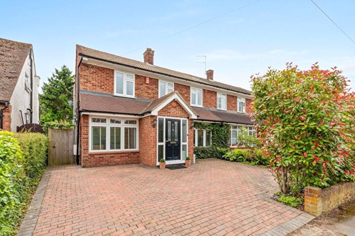 4 Bedroom Semi Detached House For Sale In Grimsdells Lane, Amersham, Buckinghamshire, HP6