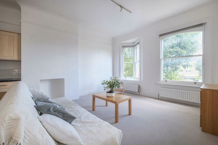 1 Bedroom Flat To Rent In Bedford Hill London, SW12