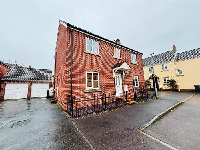 4 Bedroom Detached House For Sale In Dakota Close, Melksham, SN12
