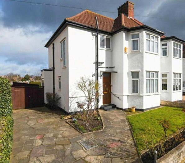3 Bedroom Semi Detached House For Sale In Southlands Road, Bromley, BR2