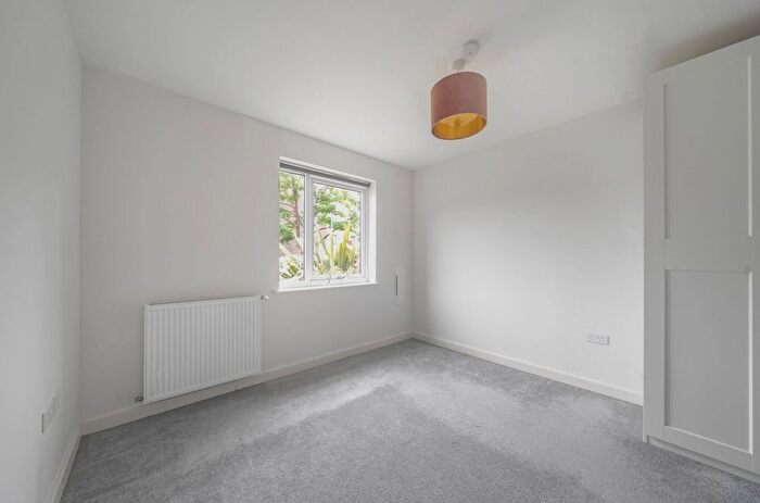 1 Bedroom Flat For Sale In Merriam Close, Highams Park, London, E4