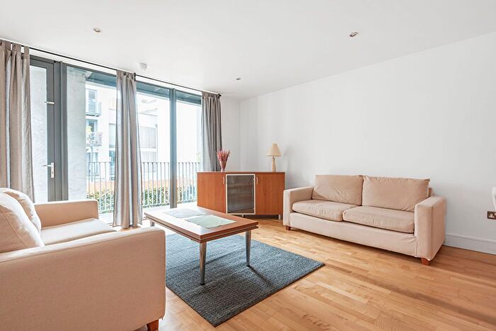 2 Bedroom Flat To Rent In City Walk, London, SE1