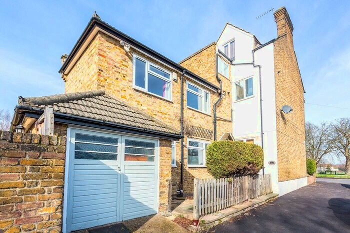 2 Bedroom Maisonette To Rent In Westbourne Road, London, SE26