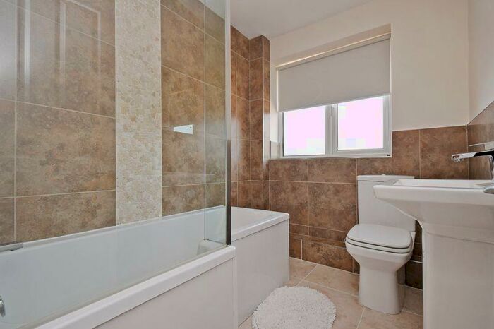 4 Bedroom Semi-Detached House To Rent In Rushdale Road, Sheffield, S8