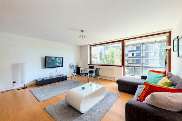 2 Bedroom Flat To Rent In The Quadrangle, London, W2