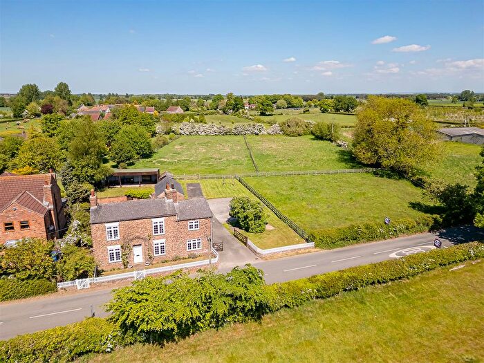 4 Bedroom Cottage For Sale In Riccall Lane, Kelfield, York, YO19