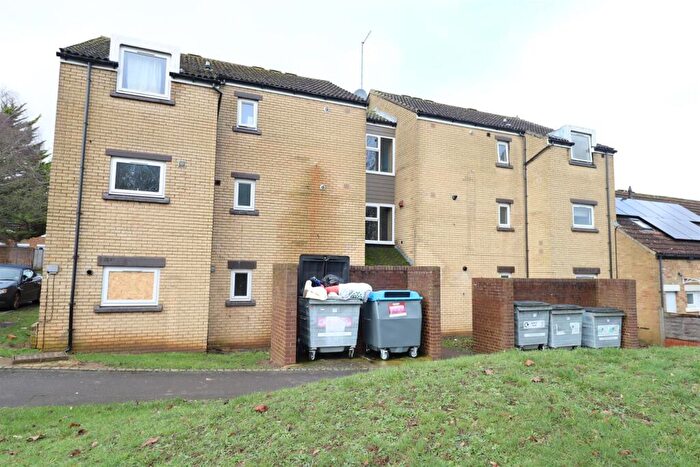 2 Bedroom House For Sale In Knaphill Crescent, Northampton, NN4