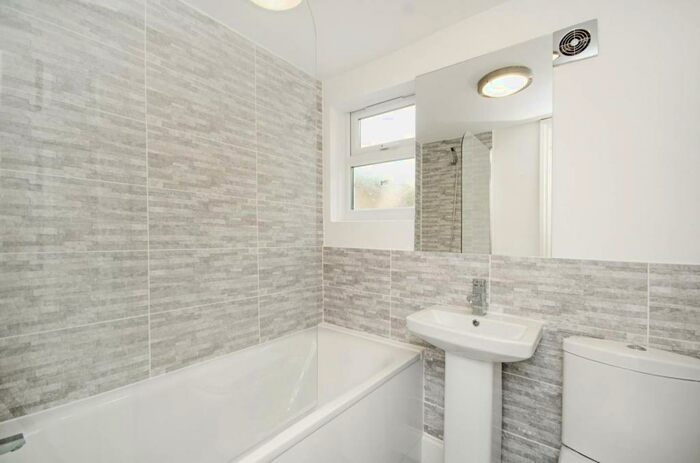 2 Bedroom Flat To Rent In Mabley Street, Hackney, London, E9