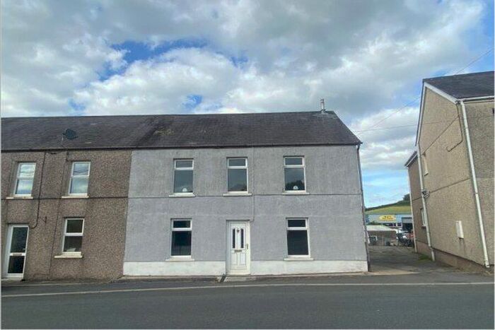 3 Bedroom Semi-Detached House To Rent In Fedwen Villa, Llanelli, SA14