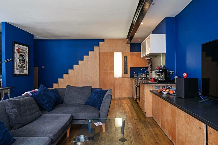 1 Bedroom End Of Terrace House To Rent In Queensbridge Road, Haggerston, London, E2