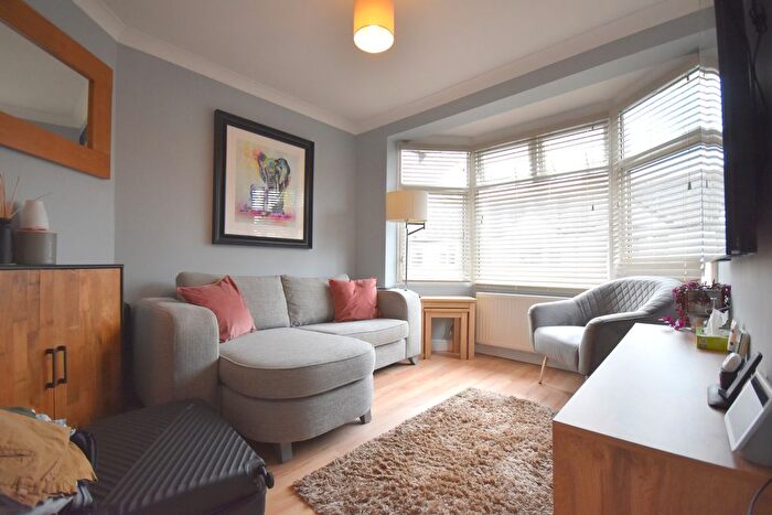 1 Bedroom Flat To Rent In Marlborough Close, London, SW19
